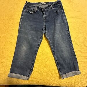 Levi’s cropped jeans